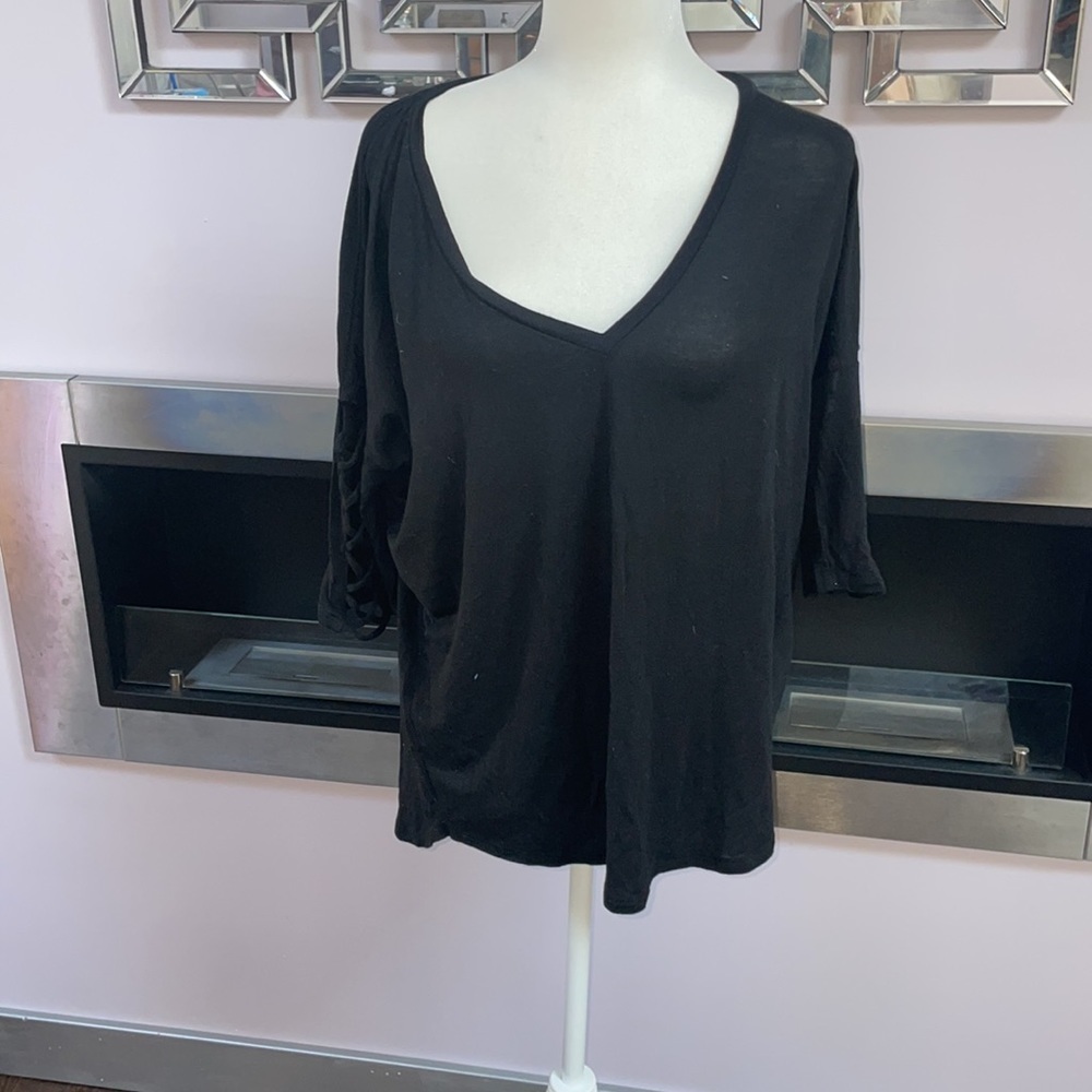 ♡ Express quarter sleeve V-neck size L